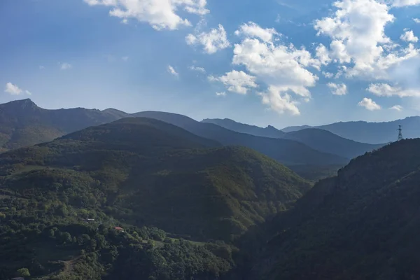 Ermenistan 'da seyahat. Dağ yolları. Süper görünümler