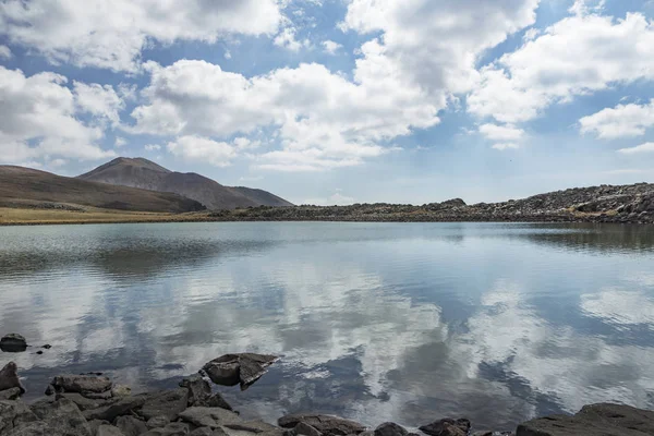Ermenistan 'da seyahat. Dağ yolları. Süper görünümler