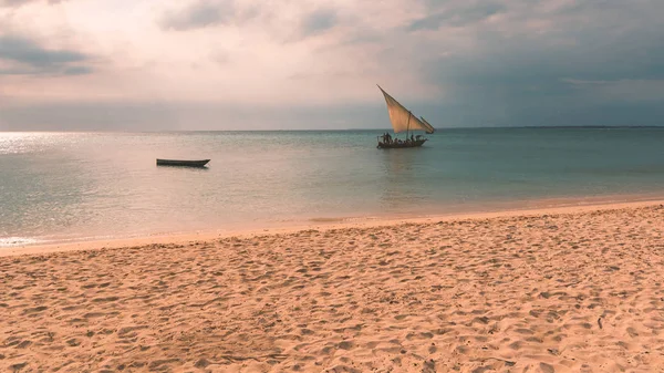 Traditional Fisherman Dhow Boat Sailing Sunset Zanzibar Tanzania Used Split — Stock Photo, Image