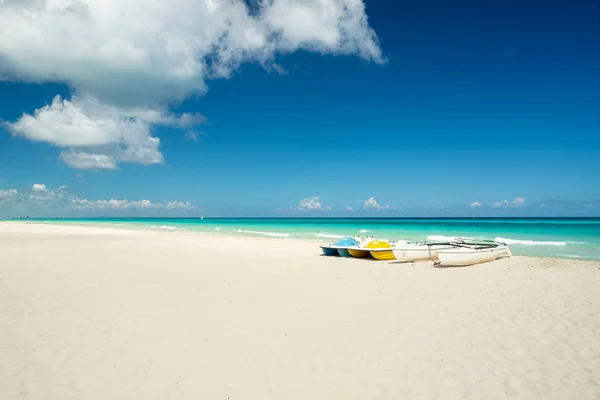 Hermosa Playa Varadero Durante Día Soleado Fina Arena Blanca Mar —  Fotos de Stock