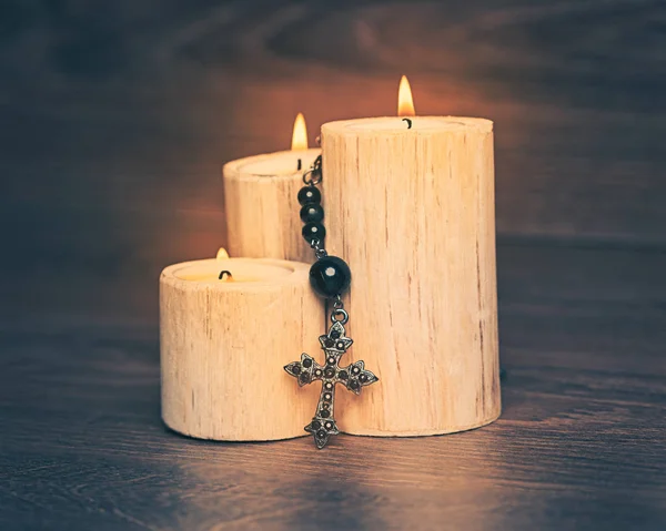 Μαύρο Κομποσκοίνι Σχετικά Κερί Στο Ξύλινο Τραπέζι Θρησκείας Αντίληψη Vintage — Φωτογραφία Αρχείου