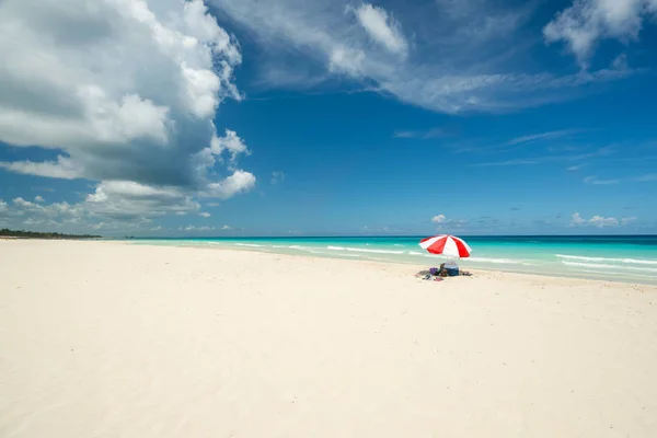 Hermosa Playa Varadero Durante Día Soleado Fina Arena Blanca Mar —  Fotos de Stock