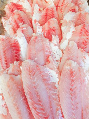 Buz üzerinde Afrika levrek fileto