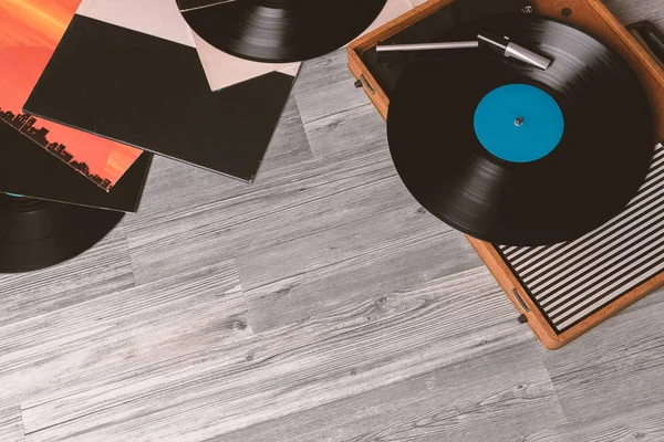 Gramophone on gray wooden — Stock Photo, Image