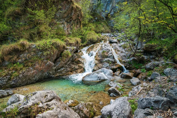 Bonita vista del río Vertova —  Fotos de Stock