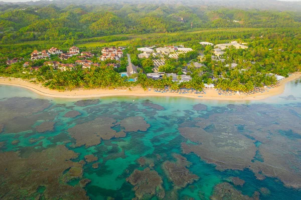 Drone disparo de la playa de Bahía en el día soleado — Foto de Stock