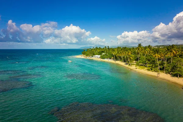 Letecký pohled na tropickou pláž — Stock fotografie