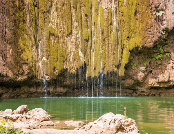 Impresionante vista de la parte final de la cascada tropical de El Limón — Foto de Stock