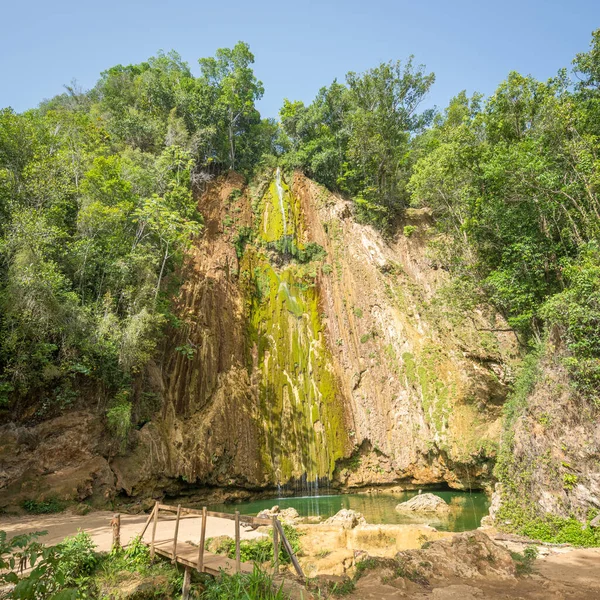 Panoráma a csodálatos El Limon trópusi vízesés — Stock Fotó