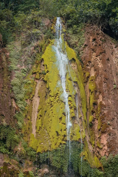 El Limon热带瀑布下的美景 — 图库照片