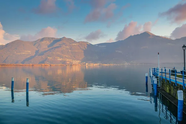 从意大利伦巴第市Bergamo的Lovere看伊索湖景不错 — 图库照片