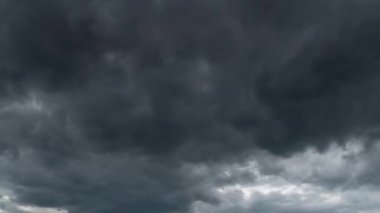 Fırtına bulutları, kuvvetli rüzgar. 4k, 3840 x 2160, Timelapse.