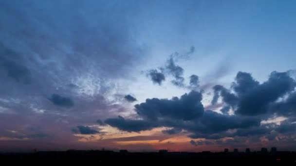 Zeitraffer Heller Sonnenuntergang Und Feuer Zweischichtige Wolken 3840X2160 — Stockvideo