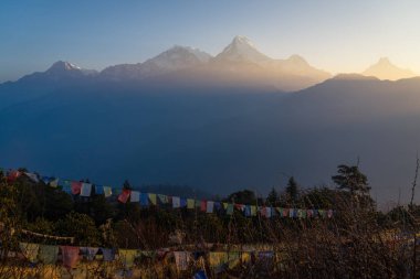 Çok güzel bir sabah gündoğumu Annapurna dağ silsilesi, Himalaya dağ, Pokhara, Nepal, Asya üzerinde