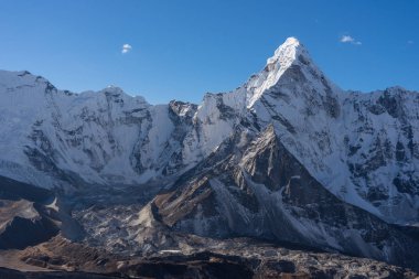 Ama Dablam dağ tepe, ikonik zirve Everest bölgesi, Himalaya dağ silsilesi, Nepal, Asya