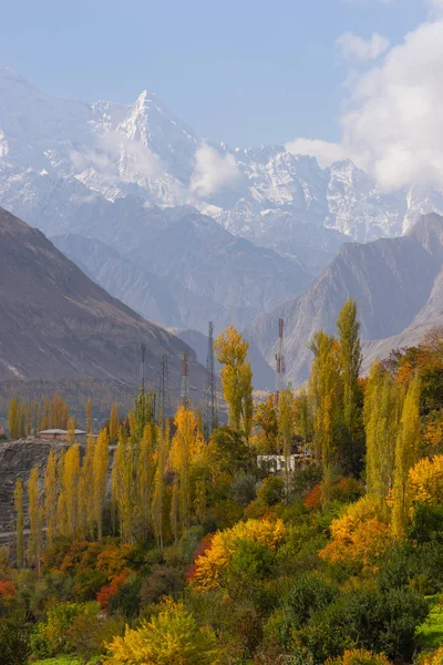 Güzel sonbahar Hunza Vadisi, Kuzey Pakistan, Asya Bölüm