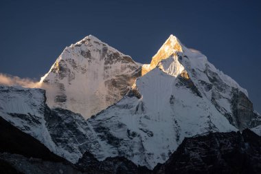 Kangtega dağ tepe sabah Sunrise Dingboche köyünde, Everest bölgesi, Nepal, Asya