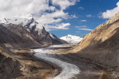 Drung Buzulu, Zanskar vadi, Ladakh, Jammu Keşmir, Hindistan, Asya'nın en uzun Buzulu sürükleyin