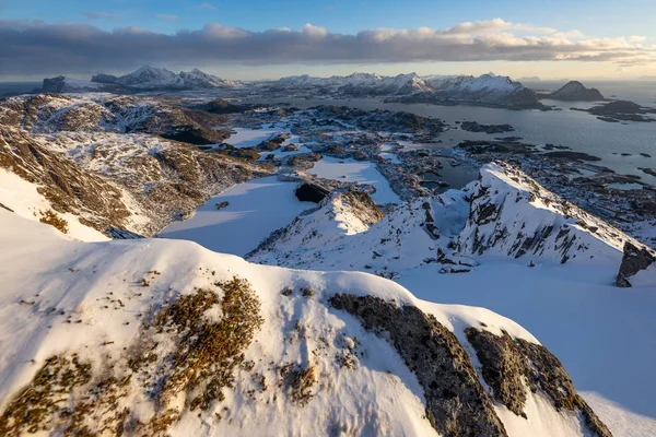 Vista Superior Montanha Nonstinden Arquipélago Lofoten Temporada Inverno Noruega Escandinávia — Fotografia de Stock