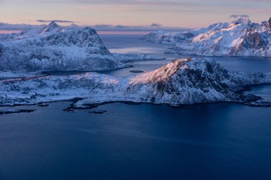 Güzel manzara kış sezonu Lofoten Adalar bir sabah gündoğumu, Norveç, İskandinavya, Europe
