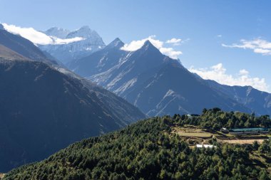 Kusum Kanguru dağ tepe manzaralı Namche ın Bazaarı köyden onu