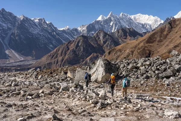 Wanderweg zwischen Lerchenpass und Bimthang Dorf, Manaslu — Stockfoto