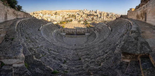 Vista panorámica del Teatro Romano en Ammán, capital de Jordania — Foto de Stock