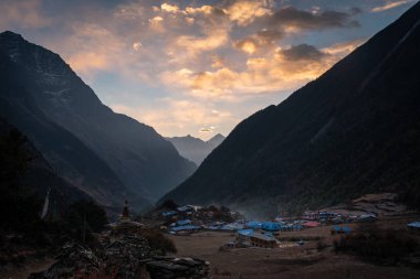 Manaslu devre trek Lho köyü, Himalayalar dağ, Nepal