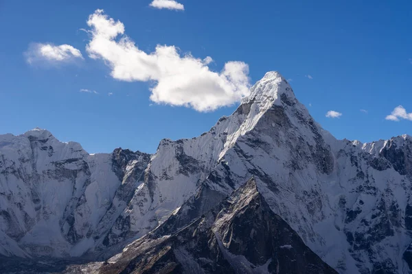 Ama Dablam mountain peak, most famous peak in Everest region, Hi