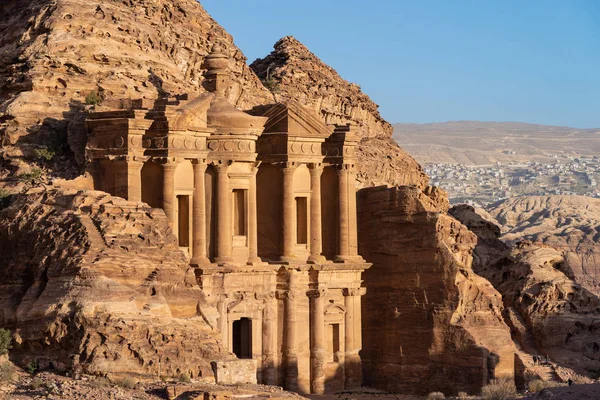 Klostret eller AD Deir i Petra ruin och Ancient City, Jordanien — Stockfoto