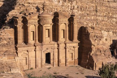 Petra antik kentindeki Manastır, yedi harikadan biri