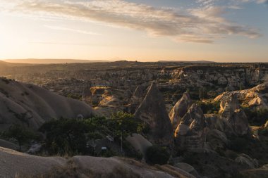 Kappodocia'daki Göreme kasabasında gün doğumu, İç Anadolu Bölgesi, T