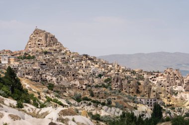 Uçhisar kalesi, yaz sezonunda Kapadokya'nın en yüksek noktası, ce