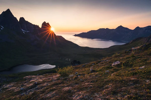 Midnight Sun Top Hesten Mountain Peak Senja Island Summer Season — Fotografia de Stock