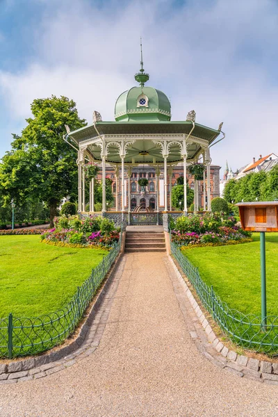 Bandstand Festplassen Pięknym Sezonie Letnim Punkt Orientacyjny Bergen Region Vestlandet — Zdjęcie stockowe