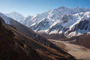 Kyanjin Ri 'nin tepesinden Himalayalar dağ manzarası Langtang bölgesi, Nepal, Asya