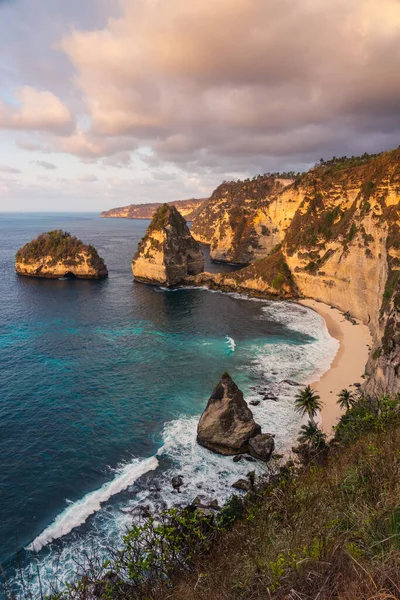 Diamond Beach Beautiful Morning Sunrise Cloudy Day Nusa Penida Island — Fotografia de Stock