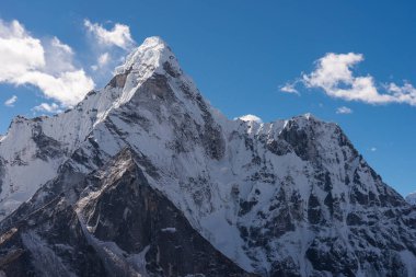 Ama Dablam dağı zirvesi, Everest bölgesinin en ünlü zirvesi, Himalaya dağları, Nepal, Asya
