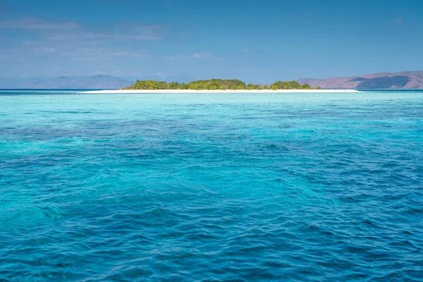 Kristallklart Vatten Runt Flores Nationalpark Sommarsäsongen Indonesien Asien — Stockfoto