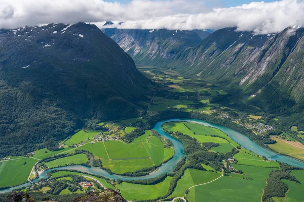 라우마 유역은 시즌이 계곡을 흐릅니다 달세겐 Romsdalseggen 노르웨이 스칸디나비아 — 스톡 사진