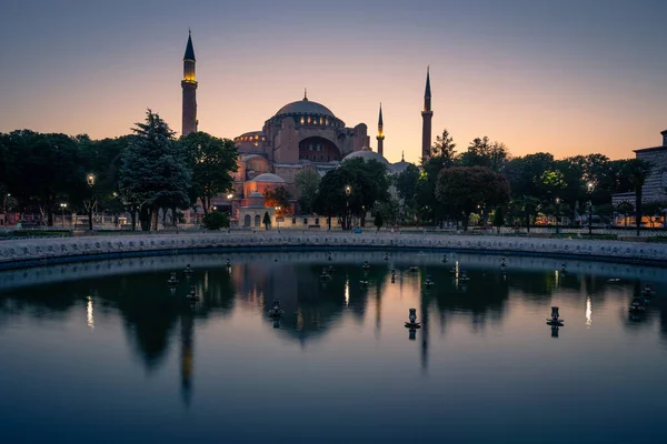 Museu Hagia Sophia Com Vista Reflexão Parque Sultan Ahmet Istambul — Fotografia de Stock