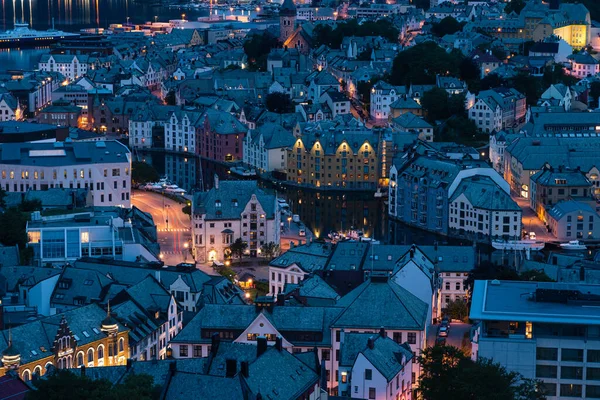 Città Vecchia Alesund Città Notte Nella Stagione Estiva Norvegia Occidentale — Foto Stock