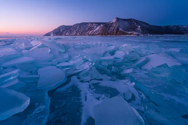 Zmrazené Jezero Bajkal Zimním Období Při Východu Slunce Pohled Uzury — Stock fotografie