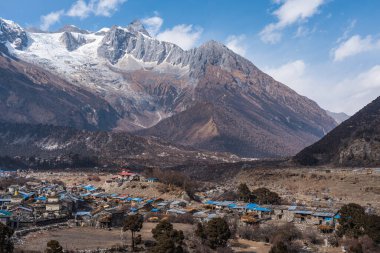 Samagaun köyü, Manaslu çevresindeki en büyük köy Nepal, Asya 'daki Himalaya dağları.