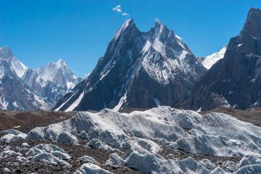 Karakoram sıradağları, Gilgit Baltistan, Pakistan, Asya ile çevrili K2 ana kamp yürüyüş rotasından Mitre dağ zirvesi manzarası