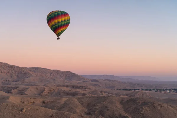 Ballon Air Chaud Dessus Vallée Roi Dans Ville Louxor Dans — Photo