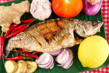 Kızarmış Siakap balık ve gıda dekorasyon.