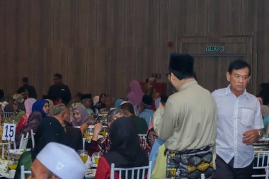 Kuala Lumpur, 7 Temmuz 2018. Neşeli unidentify insanlar veya kalabalık kadrolu/Kuala Lumpur bir Asya Düğün caremony kutluyor.