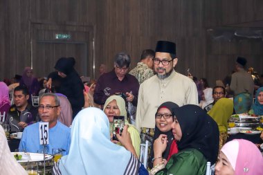 Kuala Lumpur, 7 Temmuz 2018. Neşeli unidentify insanlar veya kalabalık kadrolu/Kuala Lumpur bir Asya Düğün caremony kutluyor.