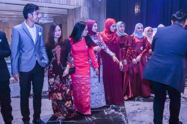 Kuala Lumpur, 7 Temmuz 2018. Neşeli unidentify insanlar veya kalabalık kadrolu/Kuala Lumpur bir Asya Düğün caremony kutluyor.